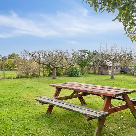 Cozy Summer House With View To The And Nature بيت للعطل *